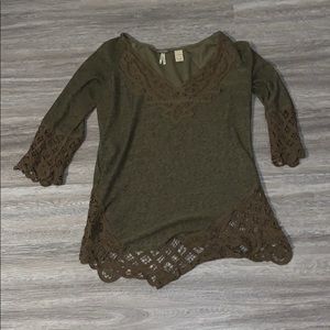 Gimmicks by BKE olive green top